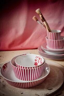 Royal Stripes Deep Plate Dark Pink 21.5cm -Pip studio 220608 pip haarlem2648 hr lr