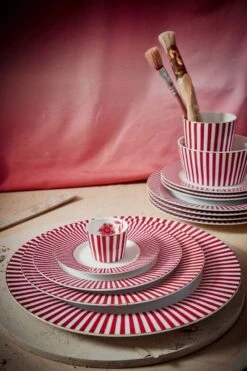 Royal Stripes Dinner Plate Dark Pink 26.5cm -Pip studio 220608 pip haarlem2664 hr lr