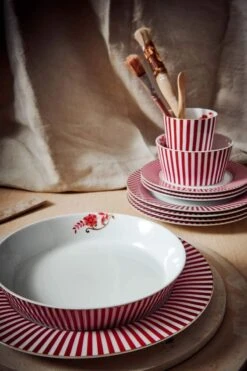 Royal Stripes Deep Plate Dark Pink 21.5cm -Pip studio 220608 pip haarlem2707 hr lr