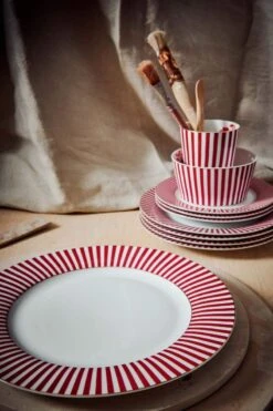 Royal Stripes Dinner Plate Dark Pink 26.5cm -Pip studio 220608 pip haarlem2709 hr lr