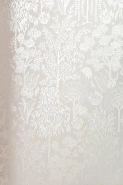 Pip Studio Origami Tree Non-Woven Wallpaper Off White/Silver 10 Pip Studio Origami Tree Non-Woven Wallpaper Off White/Silver -Pip studio 333110 origami off white silver 03 hr lr