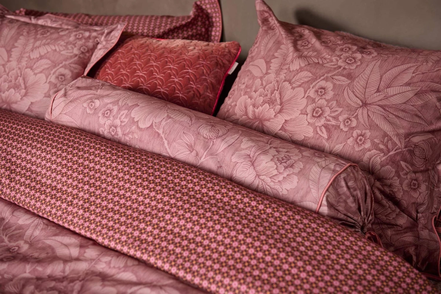 Neck Roll Casa Dei Fiori Terra 4 Neck Roll Casa Dei Fiori Terra - Image 2