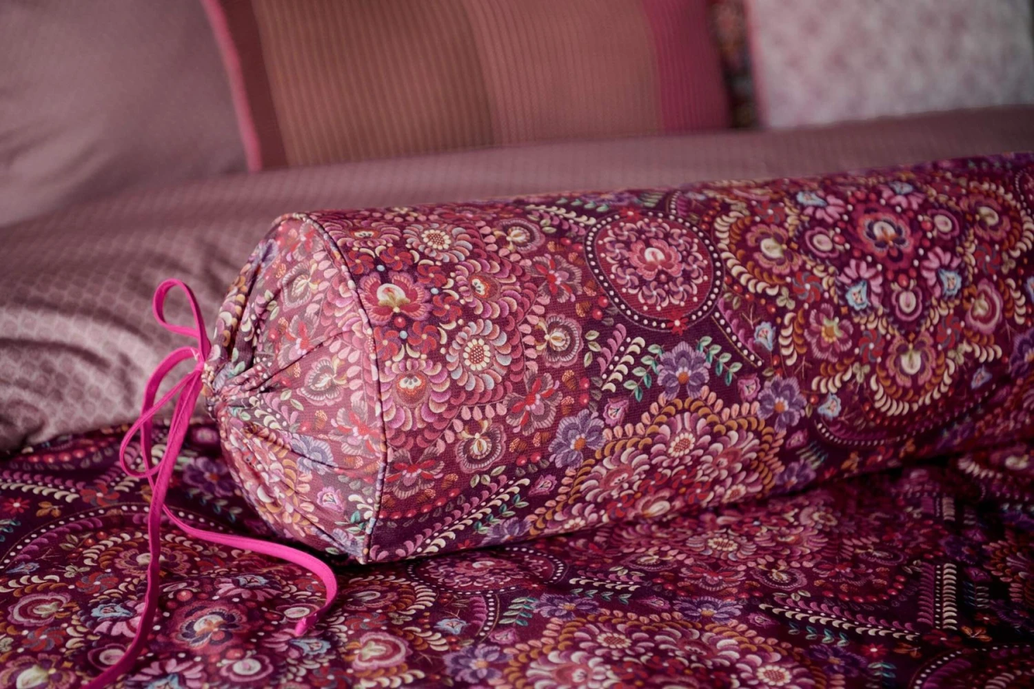 Neck Roll Il Mosaico Dark Red 4 Neck Roll Il Mosaico Dark Red - Image 2