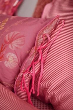 Cushion Rectangle Isola Pink -Pip studio isola cushion pink 42 detail lr
