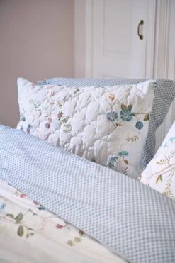 Cushion Quilted Kawai Flower White -Pip studio kawai flower quilted cushion white 41 detail lr