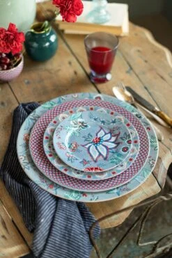Flower Festival Underplate Light Blue 32 Cm -Pip studio pip flower festival 24 lowres 1 1