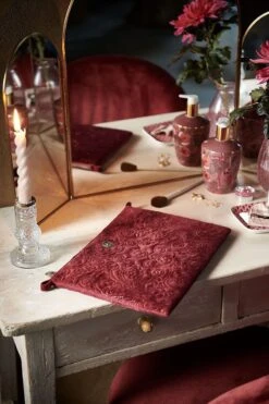 Cosmetic Flat Pouch Large Velvet Quiltey Days Red 7 Cosmetic Flat Pouch Large Velvet Quiltey Days Red -Pip studio pip fw22 279