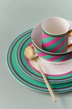Pip Chique Stripes Dinner Plate Pink/Green 28cm -Pip studio pip studio chique fw2023 tableware stripes 04 lr 1
