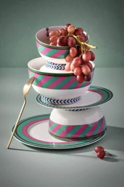 Pip Chique Stripes Dinner Plate Pink/Green 28cm -Pip studio pip studio chique fw2023 tableware stripes 05 lr 3