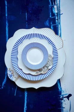 Royal Stripes Breakfast Plate Blue 21 Cm 20 Royal Stripes Breakfast Plate Blue 21 Cm -Pip studio pipserviesroyalblue240620200776