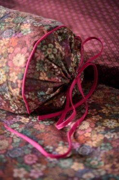 Neck Roll Tutti I Fiori Dark Red 7 Neck Roll Tutti I Fiori Dark Red -Pip studio tutti i fiori roll cushion dark red 40 detail lr